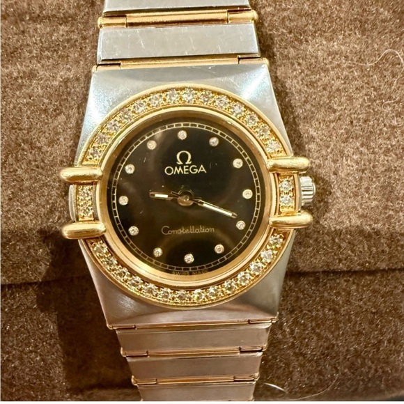 Omega Constellation with Black Dial and Gold Detailing with diamond bezel - Picture 3 of 9